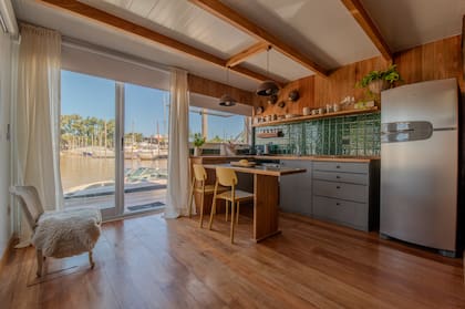 Las casas están muy bien equipadas: cocina completa, parrilla, Smart TV e internet satelital, y en la mayoría de los casos también jacuzzi privado, así como aire acondicionado, calefacción y mantas para los días más fríos