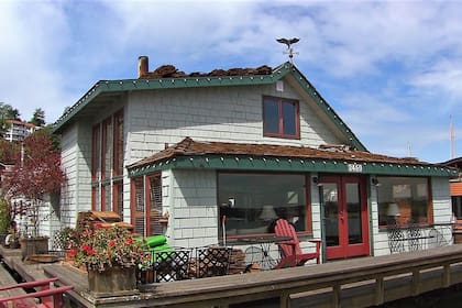 Las casas más conocidas de Seattle son las propiedades flotantes de Lake Union, las cuales se volvieron muy famosas desde que Tom Hanks se instaló en una de ellas en la película “Sintonía de amor".