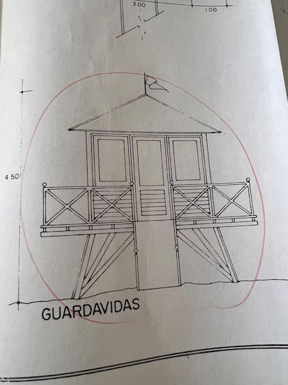 Las casillas para las guardavidas fueron construidas al estilo de las de Miami, pero con el doble de tamaño.