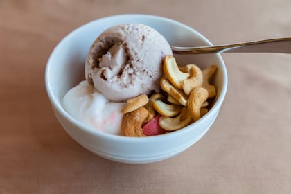 Las castañas de cajú se pueden consumir solas, combinadas en ensaladas, con fruta y yogures