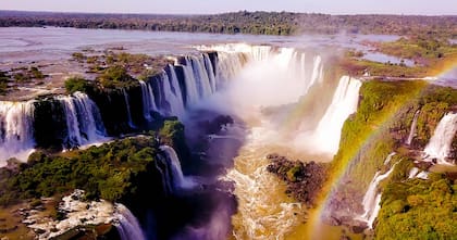 Las Cataratas del Iguazú son patrimonio mundial natural de la humanidad y una de las siete maravillas naturales del mundo