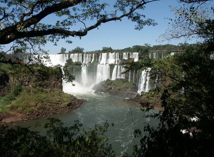Las cataratas del Iguazú y el impacto de las visitantes en la mira