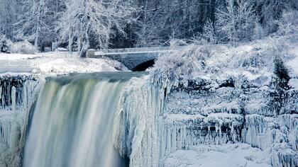 En fotos: las cataratas del Niágara, congeladas por la ola de frío extremo en EE.UU.