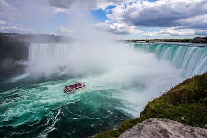 Las Cataratas del Niágara es uno de los espectáculos naturales que se puede visitar muy cerca de la ciudad de Buffalo, Nueva York (Unsplash)