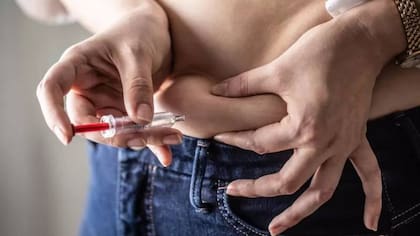 Las células derivadas de tejidos humanos y "rebobinadas" a un estado primitivo mediante técnicas de laboratorio, tienen la capacidad de transformarse en cualquier tipo de célula del cuerpo