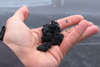 Las cenizas del Etna cayeron en fragmentos que llegaron a tener entre cinco y seis centímetros