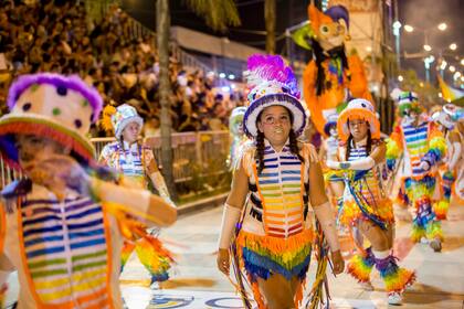 Las chicas de Arco Iris desfilaron el sábado a la noche. 