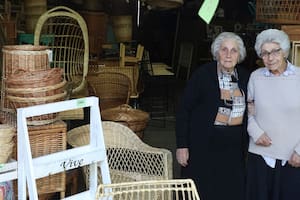 Desde 1950. Las hermanas de 90 que atienden una icónica mimbrería palermitana