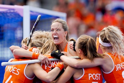 Las chicas de Países Bajos festejan; se impusieron con contundencia y encauzaron el encuentro desde el segundo cuarto