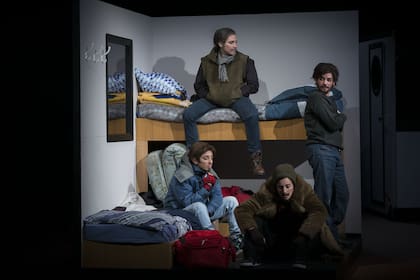 Las Piel de Lava y sus versiones de hombres en Petróleo