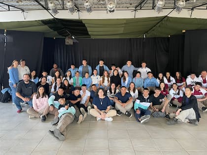 Las Chicas del Agro es una ONG creada por tres mujeres cuya misión es inspirar, integrar y acompañar la trayectoria de aquellas mujeres apasionadas por el campo: brindan diversos talleres, entre otras acciones