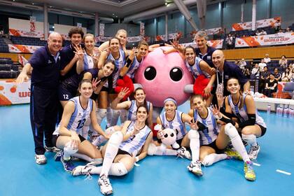 Las chicas festejaron su cuarto triunfo en Japón