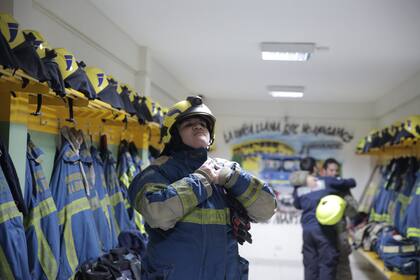 Las chicas lucharon para ser bomberas.