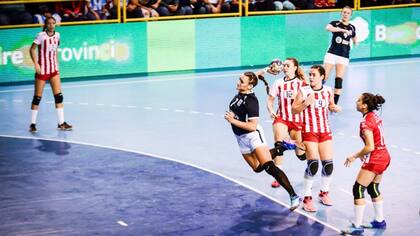 Las chicas quieren cerrar un torneo ideal ante Brasil, un desafío mayúsculo