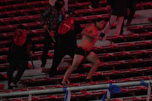 Las cifras de la violencia: dos chilenos graves, 20 heridos y un apuñalado