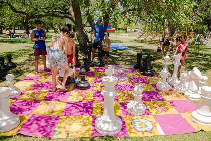 Las clases de ajedrez a la sombra.