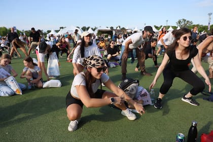 Las clases de gimnasia que se dieron desde el escenario principal invitaban a la acción