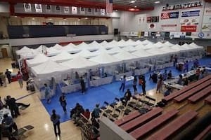 La organización que da atención médica, dental y de visión gratis a miles en EE.UU.