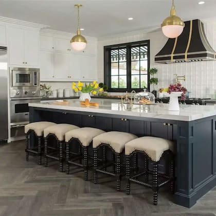 Las cocinas de los gemelos tienen elementos similares (Instagram @mrdrewscott)