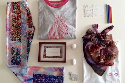 Las colecciones cuentan historias a través de los textiles que sus creadoras intervienen con bordados, estampas, teñidos y calados