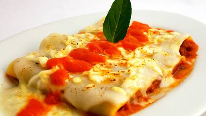 Las comidas elaboradas suelen ser los principales alimentos causantes de ETA porque su elaboración requiere varios pasos y en todos hay mucha manipulación