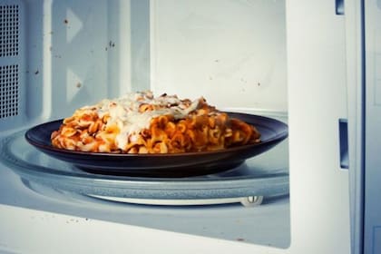 Las comidas solo se pueden calentar una vez en el microondas.