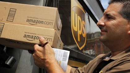 Las compras en Amazon se realizan por correo privado o courier, están limitadas a cinco pedidos y se pueden realizar desde las versiones europeas de la tienda on line de Jeff Bezos