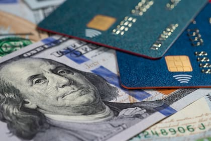 Las compras en dólares hechas con tarjeta de crédito se unificaron y dejó de regir el cupo de US$300 que separaba el dólar tarjeta del dólar Qatar