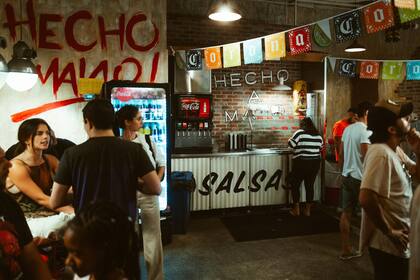 Las comunidades hispanas en el sur de Florida se han apropiado de conceptos y expresiones del español para su vida diaria