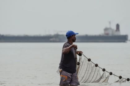 Las comunidades que hacen vida en el lago son las más afectadas