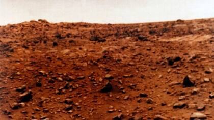 Las condiciones desérticas y secas de Marte podrían hacer que los tejidos blandos del cuerpo se sequen, y quizás el sedimento arrastrado por el viento erosionaría y dañaría el esqueleto de una manera similar a la que vemos aquí en la Tierra