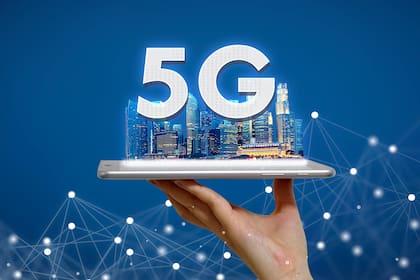 Las conexiones 5G ofrecen más velocidad de acceso a Internet para celulares, pero sobre todo para dar conectividad a la multitud de dispositivos que consituyen una ciudad inteligente, autos autónomos, dispositivos de domótica, etcétera