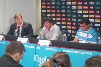 Las conferencias suelen ser complicadas para los periodistas extranjeros