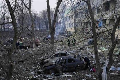 Las consecuencias del bombardeo de un hospital de maternidad en Mariupol a principios de marzo.