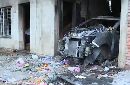Las consecuencias del incendio de un auto y una vivienda en Lanús