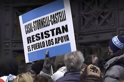 Las consignas de los que protestaban eran críticas del Gobierno