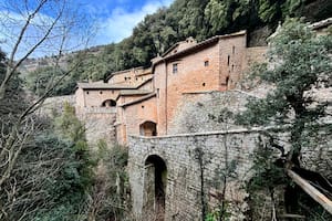 Visita al misterioso refugio de San Francisco de Asís, en el corazón de Italia
