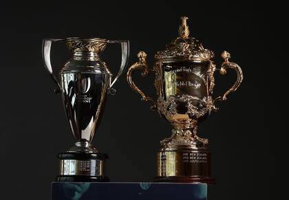Las copas que estarán en juego: la del certamen femenino y la Webb Ellis Cup, del Mundial de varones