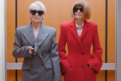 Las cosas cambiaron y hoy Anna Wintour enfrenta las comparaciones de El Diablo Viste a la Moda de manera diferente. Así, compartió set con Meryl Streep en una producción histórica de Vogue