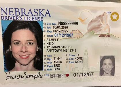 Las credenciales que cumplen con los requisitos tienen un círculo dorado con una estrella en la esquina superior derecha