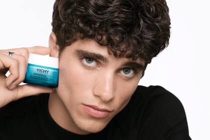 Las cremas Minéral 89 mejoran la elasticidad de la piel, brindando un aspecto más suave, terso y luminoso.