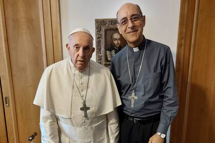 Las críticas al Vaticano se acentuaron tras el documento del Dicasterio para la Doctrina de la Fe, presidido por el cardenal Víctor "Tucho" Fernández, que autoriza las bendiciones a parejas del mismo sexo.