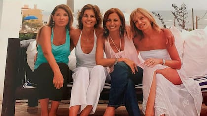Las cuatro hermanas Miccio: Silvia, Gloria, Patricia y Cecilia