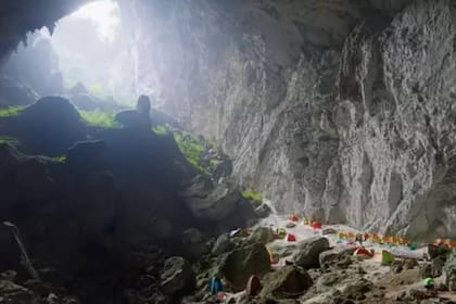 Las cuevas de Son Doong tienen sus propias jungas internas, lagos y una altura de unos 200 metros en ciertos tramos