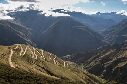 Las curvas del camino obligan a bajar la velocidad.