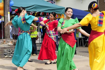 Las danzas típicas de Filipinas son una de las atracciones más importantes del país