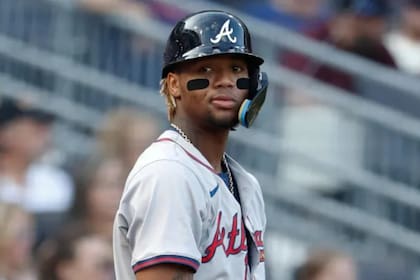 Las camisetas de béisbol con botones pueden generar errores en el juego debido a los huecos entre cada punto de cierre