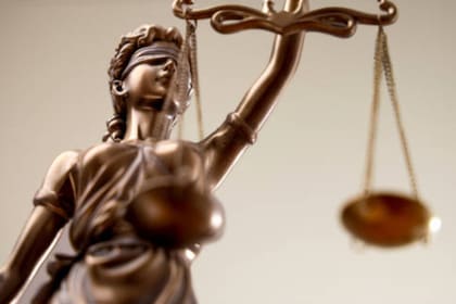 Las dedicatorias para los abogados, en su día