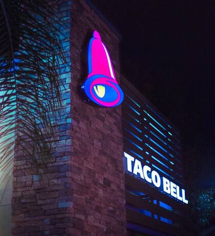 Las demandantes exigen a Taco Bell el pago de un millón de dólares por las lesiones que sufrieron en la mayor parte del cuerpo