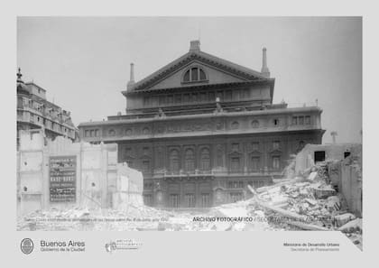 Las demoliciones frente al Teatro Colón